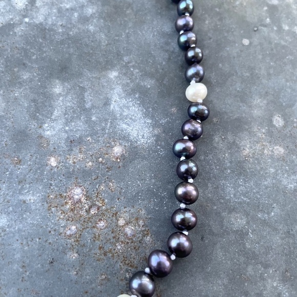 Tahitian Blue/Peacock Blue 5mm-7mm Pearl Necklace w/ gold vermeil clasp 18.5" - Picture 2 of 6